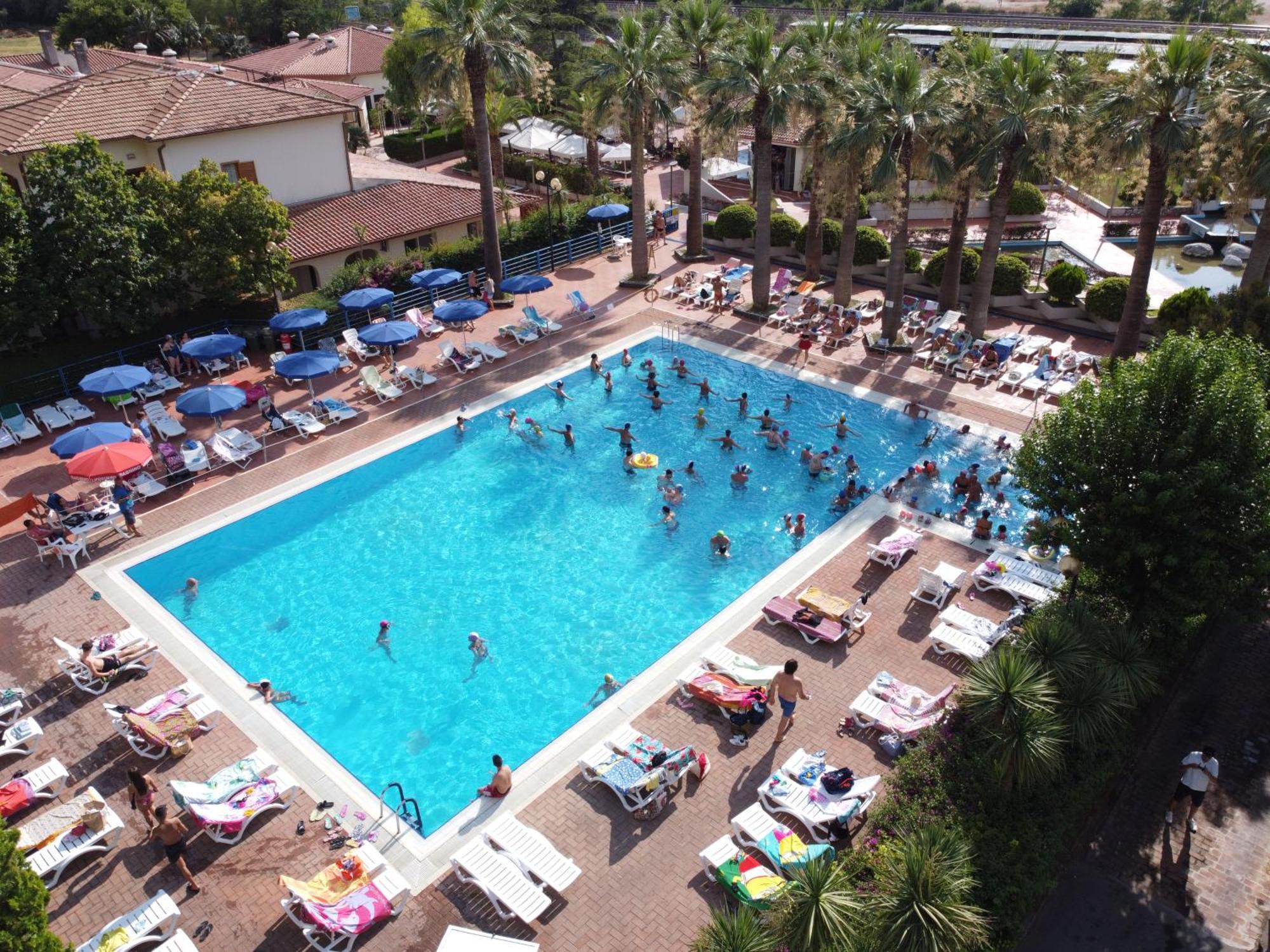 Villaggio Turistico La Mantinera - Appartamenti De Luxe Praia a Mare Bagian luar foto